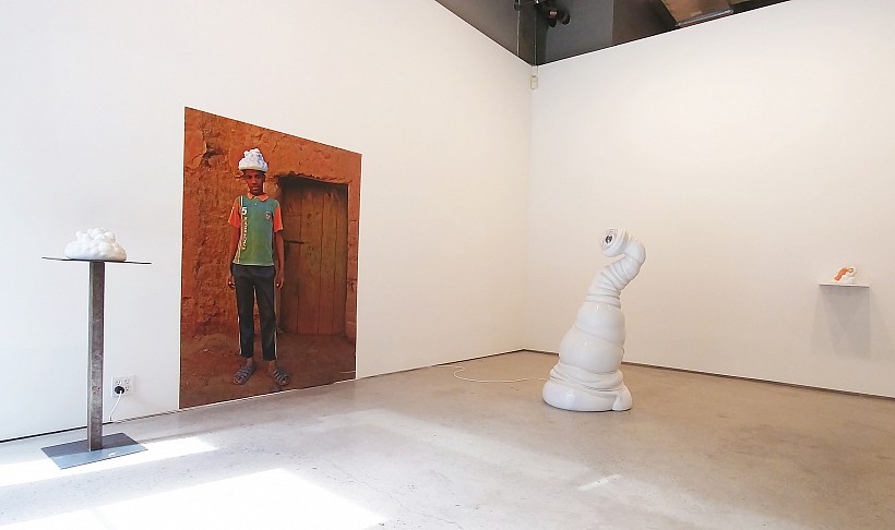Venske & SpaÌˆnle - minimal invasiv  - Installation View