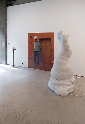 Venske & SpaÌˆnle - minimal invasiv  - Installation View